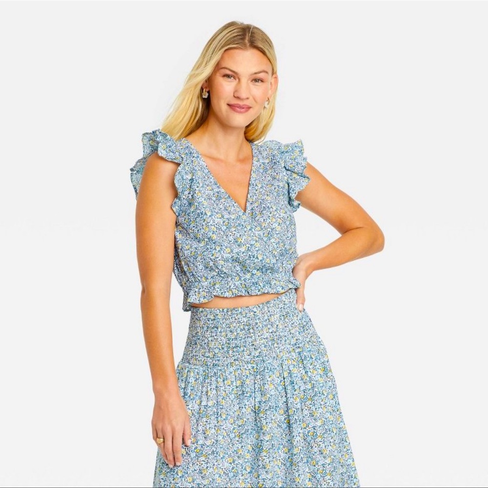 NWT Universal Thread Women's Flutter Sleeveless Cropped Wrap Top